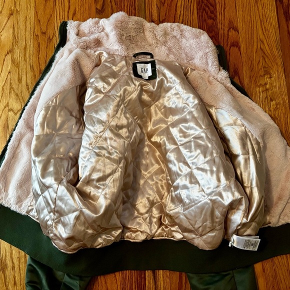 GAP - Women’s satin bomber jacket with pink fleece lining. Size small - Picture 9 of 11